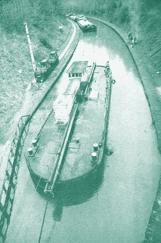 Image: A chain towboat.