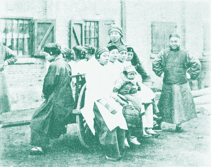 Urban transportation by wheelbarrow, 1907. University of Bristol - Historical Photographs of China, reference number: Bk05-02. From the book ‘Shanghai’ (published by Max Nössler, c.1907).