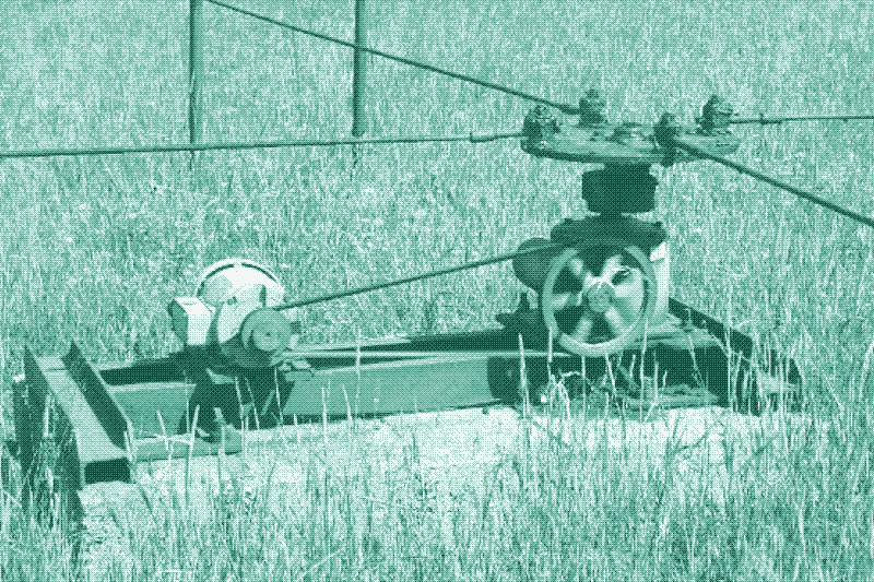 Field motor on steel frame with steel jerker rods on the James Field. Image: &ldquo;Conservation district study appendix&rdquo;, Oil Heritage Conservation District Plan, The Corporation of the County of Lambton.