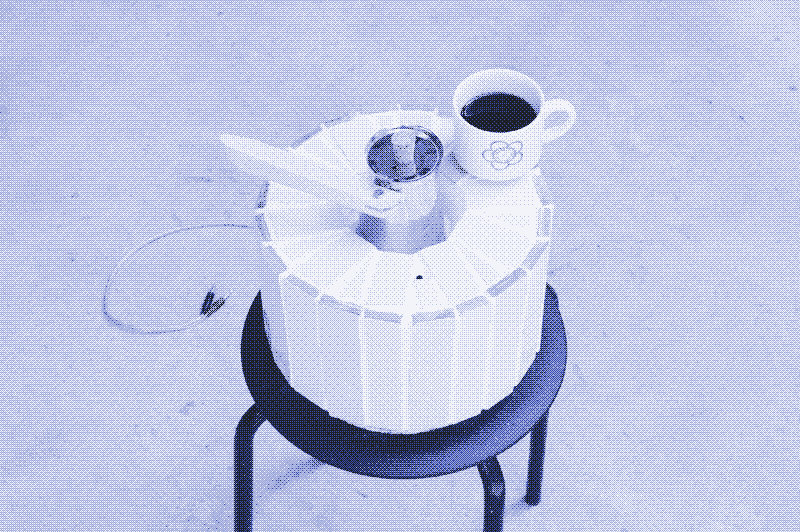 Image: The solar powered coffee maker that we build in this manual. Photo by Marie Verdeil.