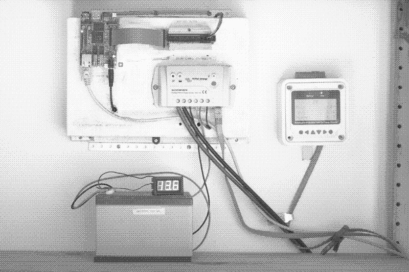 Zweiter Prototyp des solarbetriebenen Servers, der diese Website hostet.