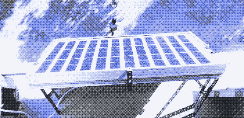 Imagen: Panel solar en la repisa de la ventana