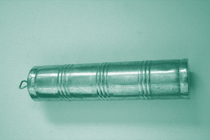 Ejemplo de una bolsa de agua caliente de uso común en hogares a mediados del siglo XX antes de la utilización de las de goma (década de 1940, Melbourne, Australia). Fuente: Victorian Collections. https://victoriancollections.net.au/items/5a2622e921ea6a17dcba0799.