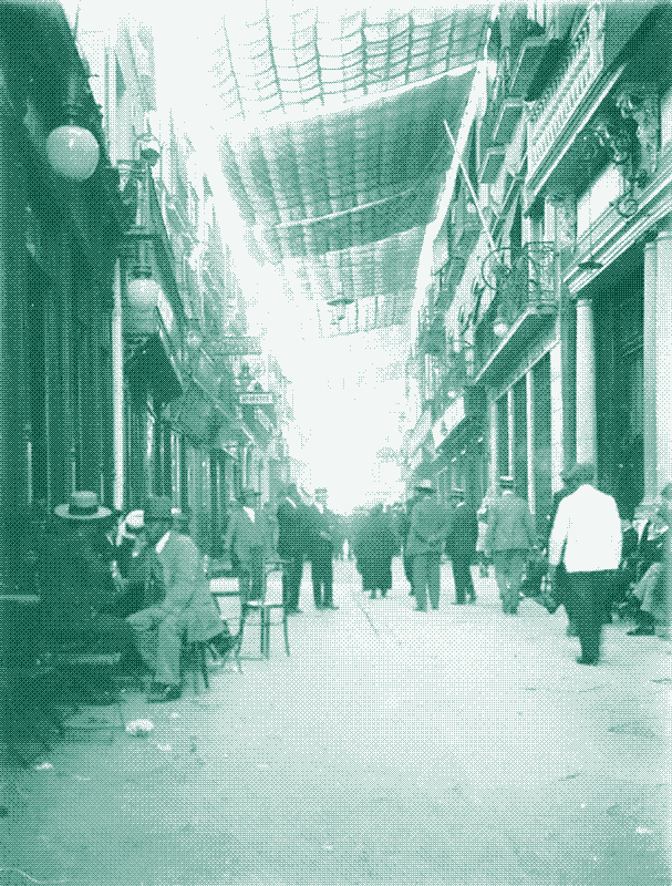 Imagen: Toldos en la calle Sierpes, Sevilla, España, 1918. Imagen de dominio público.