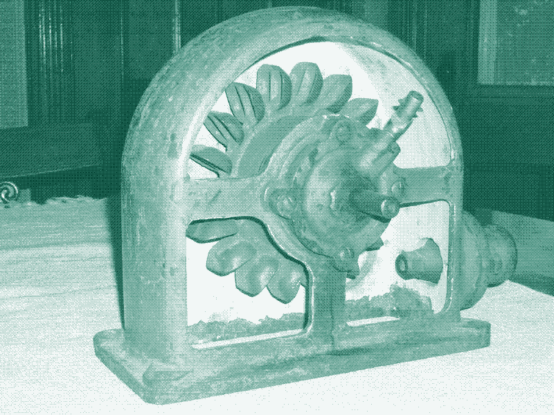 Un moteur à eau de la fin du XIXe siècle avec un côté du boîtier retiré. Image: Old Pelton.