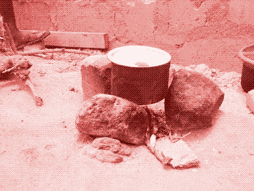 Un feu à trois pierres typique. Image : Global Alliance for Clean Cookstoves.