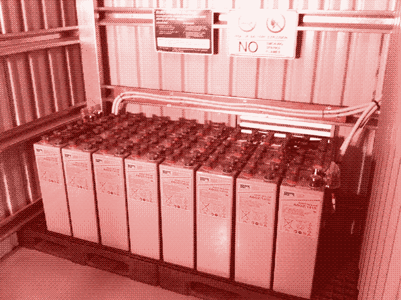 Un système de batterie au plomb. Image : SuperiorSolar.