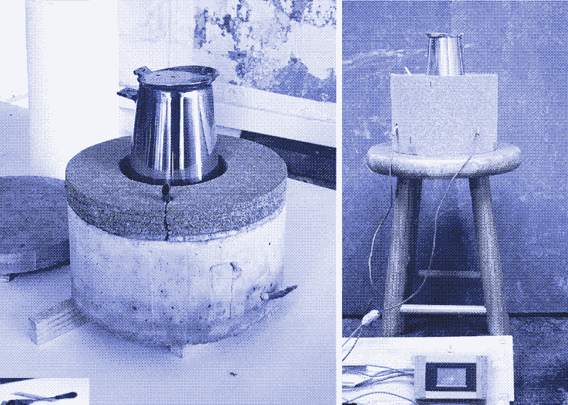 Image de gauche : des plaques de liège au dessus du socle en mortier. Image de droite : Le dispositif est entouré de liège et prêt à être testé avec un wattmètre. Photos par Marie Verdeil.