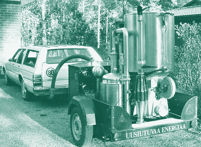 Afbeelding: Aanhangwagen met houtgasinstallatie gebouwd door Vesa Mikkonen in Finland. Foto: Vesa Mikkonen