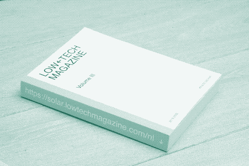 Afbeelding: Lowtech Magazine op papier. Foto: Jordi Parra.