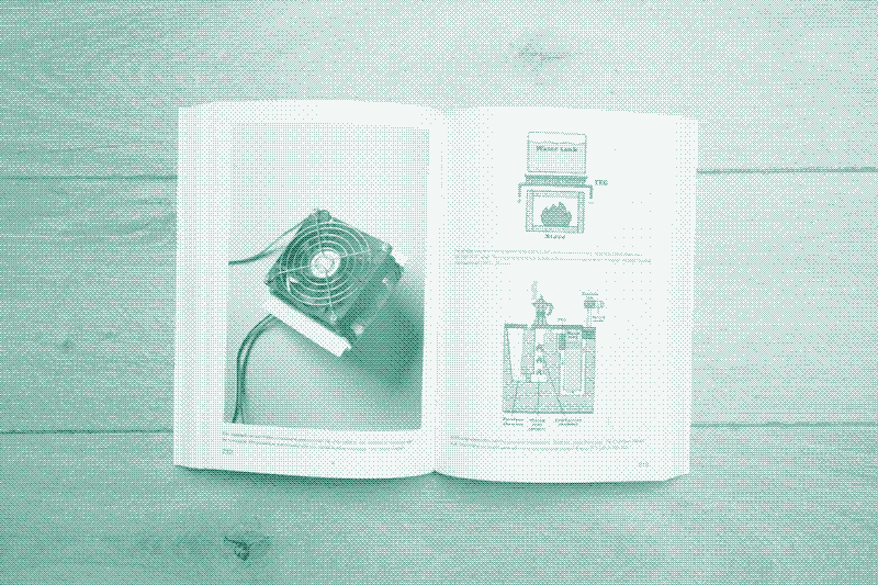 Afbeelding: Lowtech Magazine op papier. Foto: Jordi Parra.